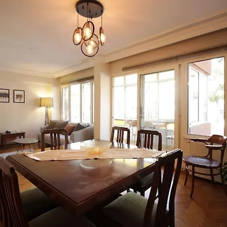Bright Cozy Stacked Ideally Located N Kadikoy Lejlighed